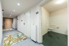 Hotel Kesslwirt - Barrierefreie Toilette für Gäste mit Behinderungen - Behindertengerechtes WC im Untergeschoss